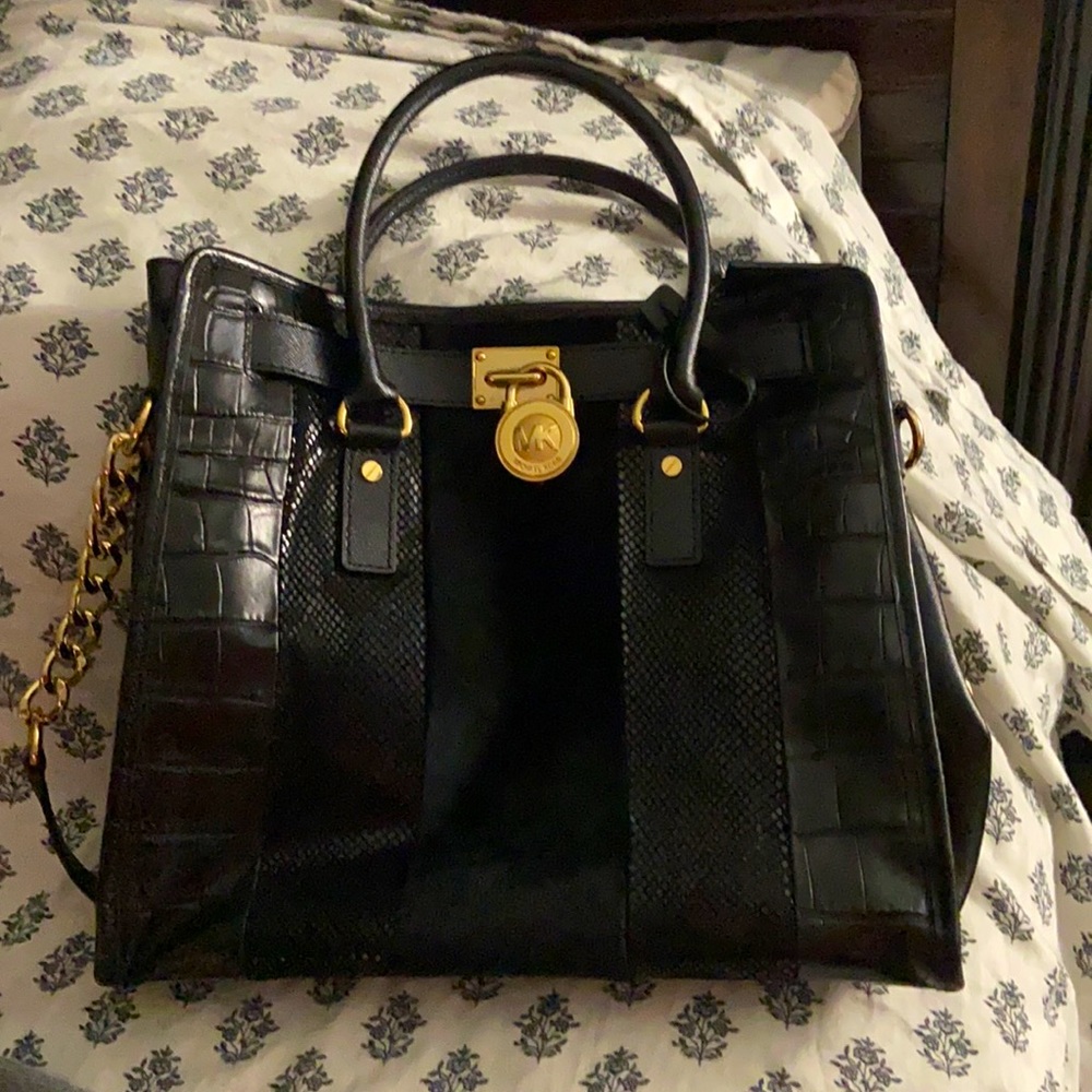 AUTHENTIC MK PURSE BLACK